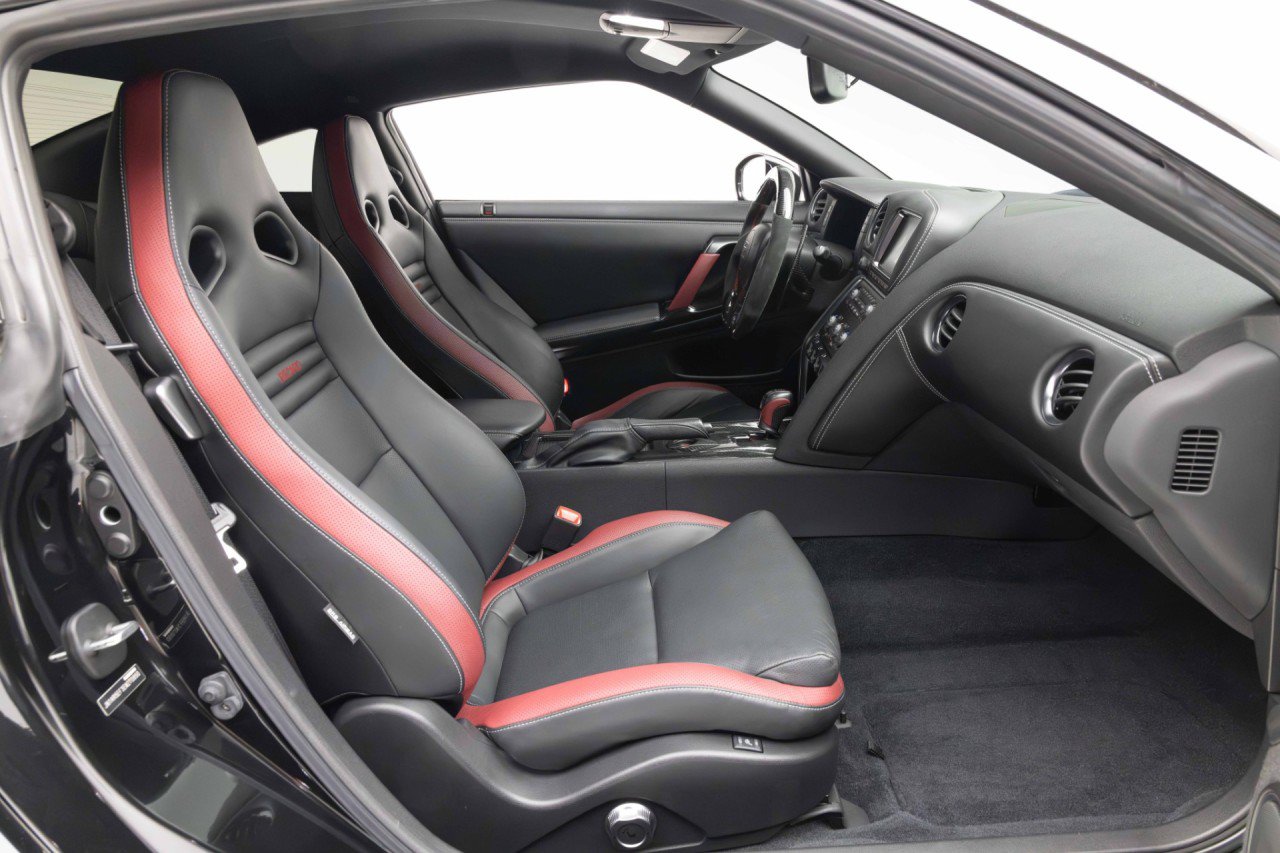 Used 2014 Nissan GT-R Black Edition AWD/4WD image 14