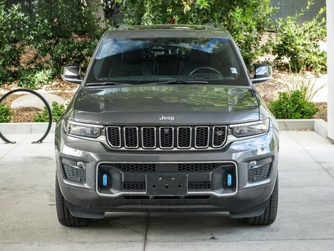 Used 2023 Jeep Grand Cherokee Overland w/ Advanced Protech Group III AWD/4WD image 2