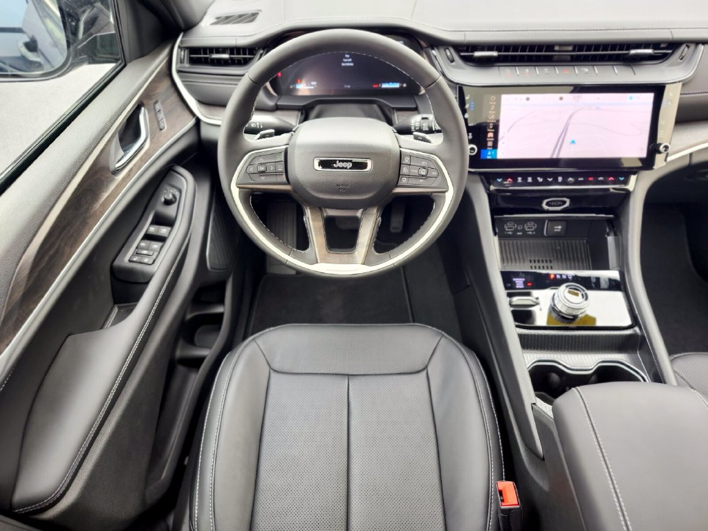 New 2026 Jeep Grand Cherokee Limited AWD/4WD image 13