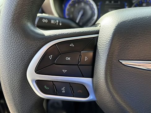 Used 2018 Chrysler Pacifica Touring Plus image 14