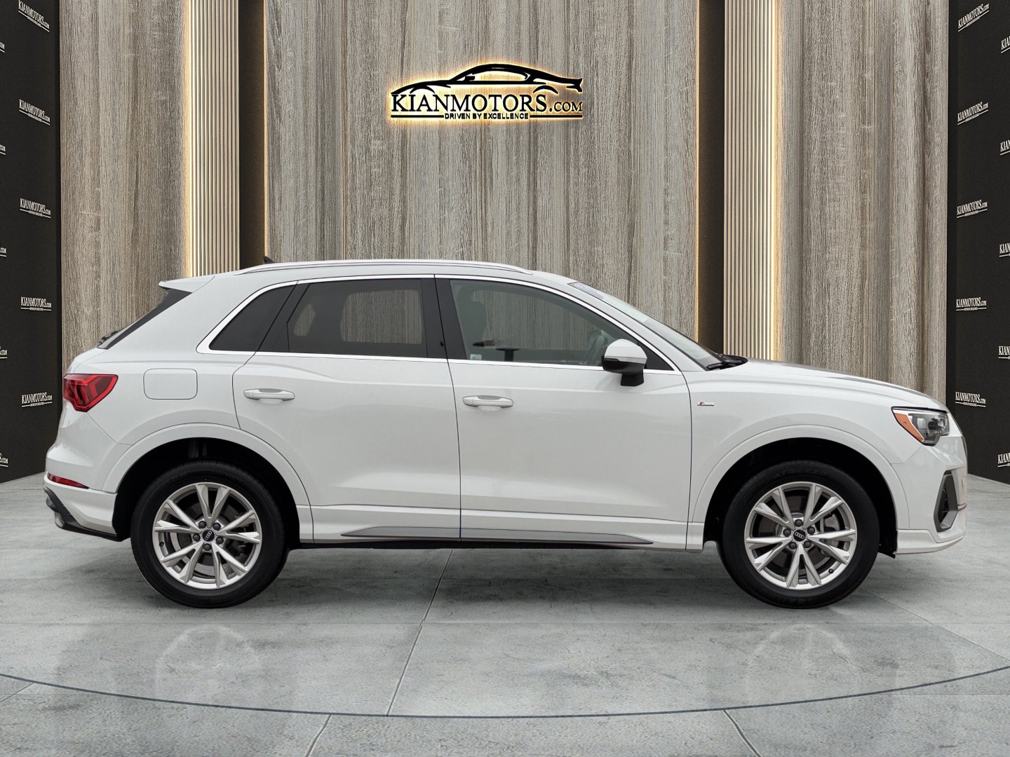 Used 2021 Audi Q3 2.0T Premium w/ Convenience Package AWD/4WD image 9