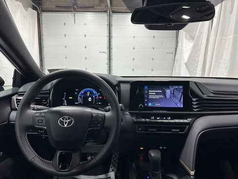 Used 2026 Toyota Camry Hybrid FWD image 16