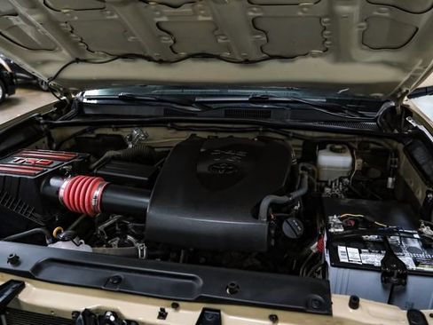 Used 2020 Toyota Tacoma TRD Off-Road w/ Advanced Technology Package AWD/4WD image 52