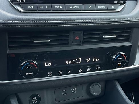 Used 2024 Nissan Rogue SV image 19