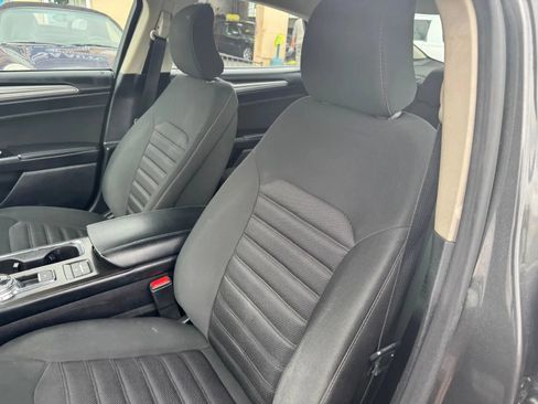 Used 2017 Ford Fusion SE FWD image 11