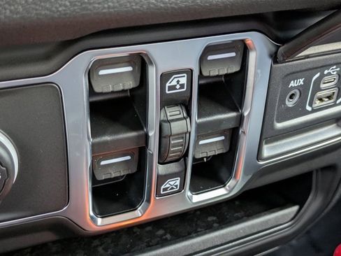 New 2025 Jeep Gladiator Sport image 20