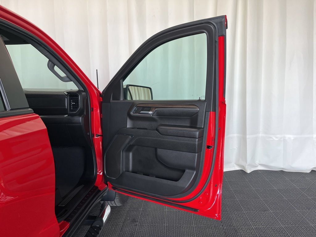 Used 2024 Chevrolet Silverado 1500 LT AWD/4WD image 16