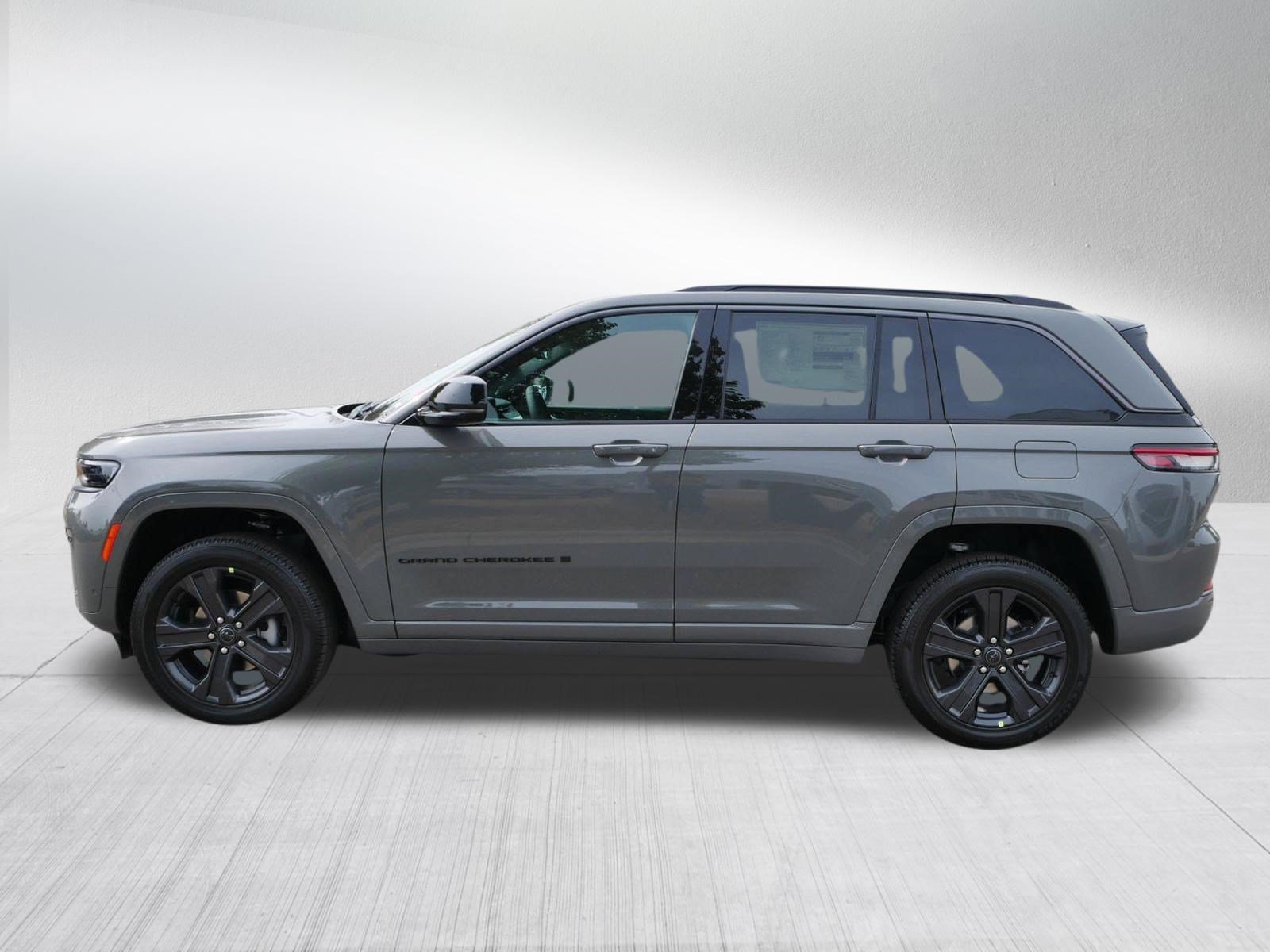 New 2027 Jeep Grand Cherokee Limited AWD/4WD image 4