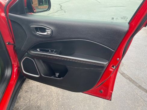 Used 2018 Jeep Compass Latitude w/ Cold Weather Group image 17