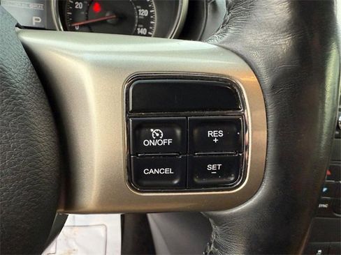 Used 2011 Jeep Grand Cherokee Overland image 23