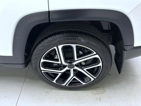 Used 2025 Jeep Compass Limited image 22