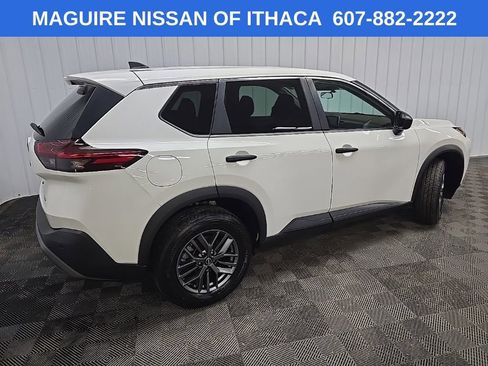 Used 2022 Nissan Rogue S AWD/4WD image 3