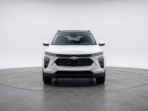 Used 2025 Chevrolet TrailBlazer LT image 2