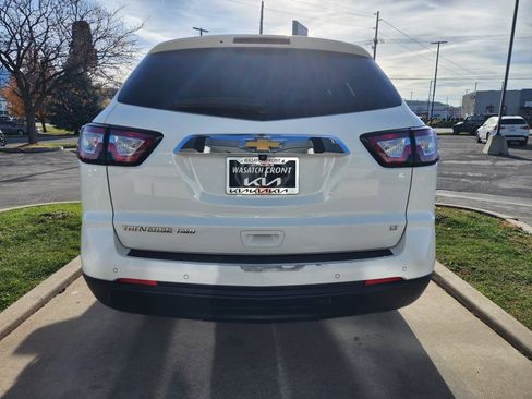Used 2017 Chevrolet Traverse LT image 6