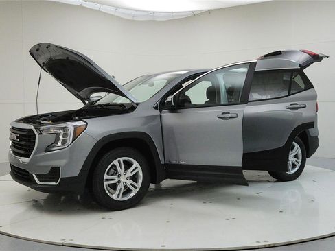 Used 2024 GMC Terrain SLE image 10