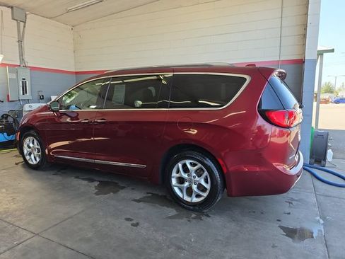 Used 2020 Chrysler Pacifica Limited FWD image 6