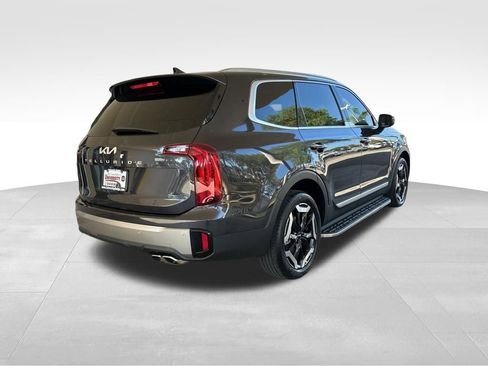 Used 2025 Kia Telluride S image 3