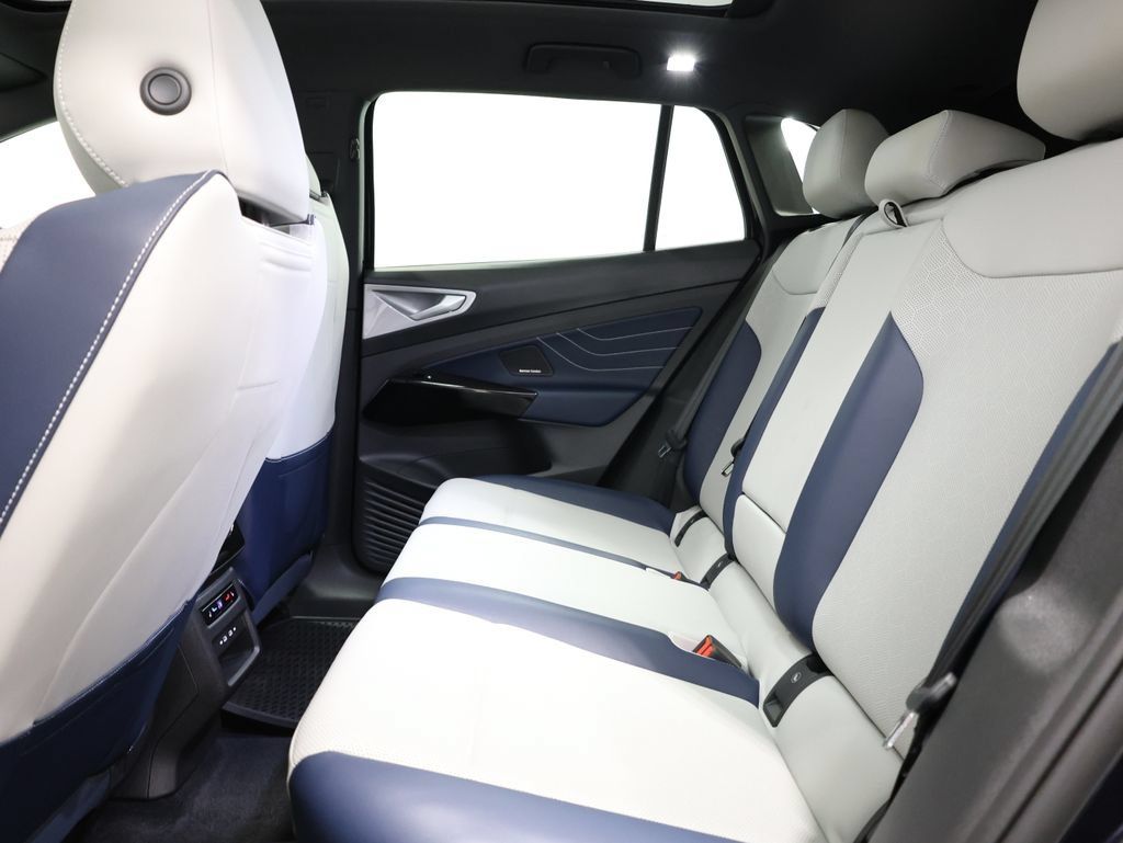Used 2025 Volkswagen ID.4 Pro S Plus AWD/4WD image 27