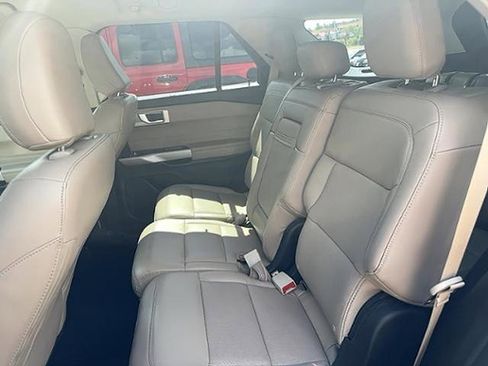 Used 2024 Ford Explorer Limited image 10