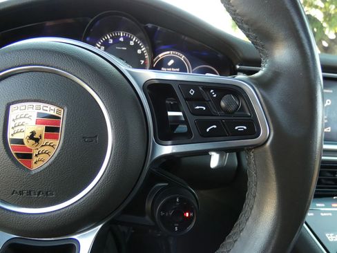 Used 2018 Porsche Panamera 4 image 71