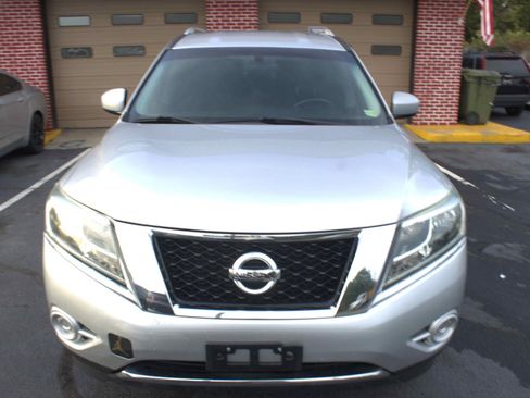 Used 2014 Nissan Pathfinder SV image 3