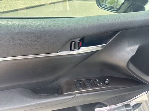 Used 2024 Toyota Camry SE w/ Convenience Package image 16