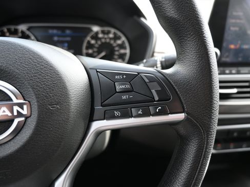 Used 2024 Nissan Altima 2.5 SV FWD image 19