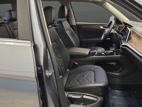 Used 2025 Volkswagen Atlas SE image 30