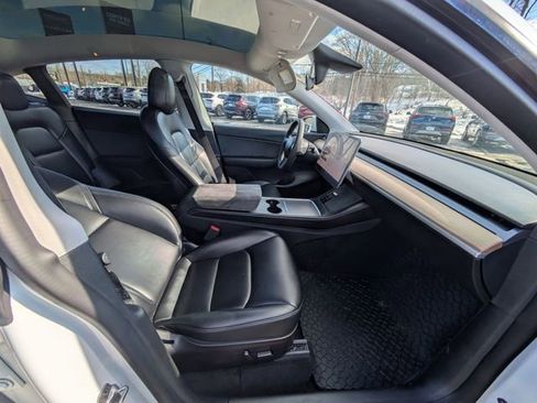 Used 2022 Tesla Model Y Long Range image 32