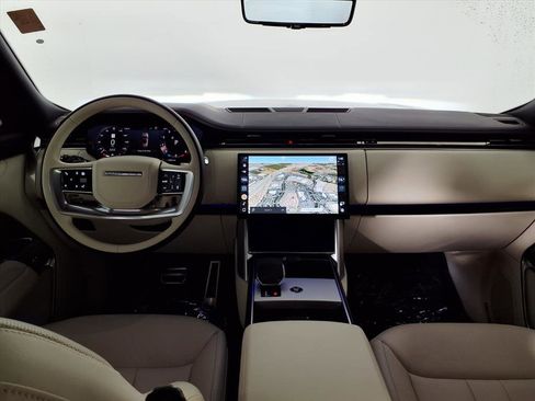 Used 2025 Land Rover Range Rover SE image 15