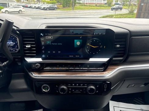 Used 2023 Chevrolet Silverado 1500 LT AWD/4WD image 19