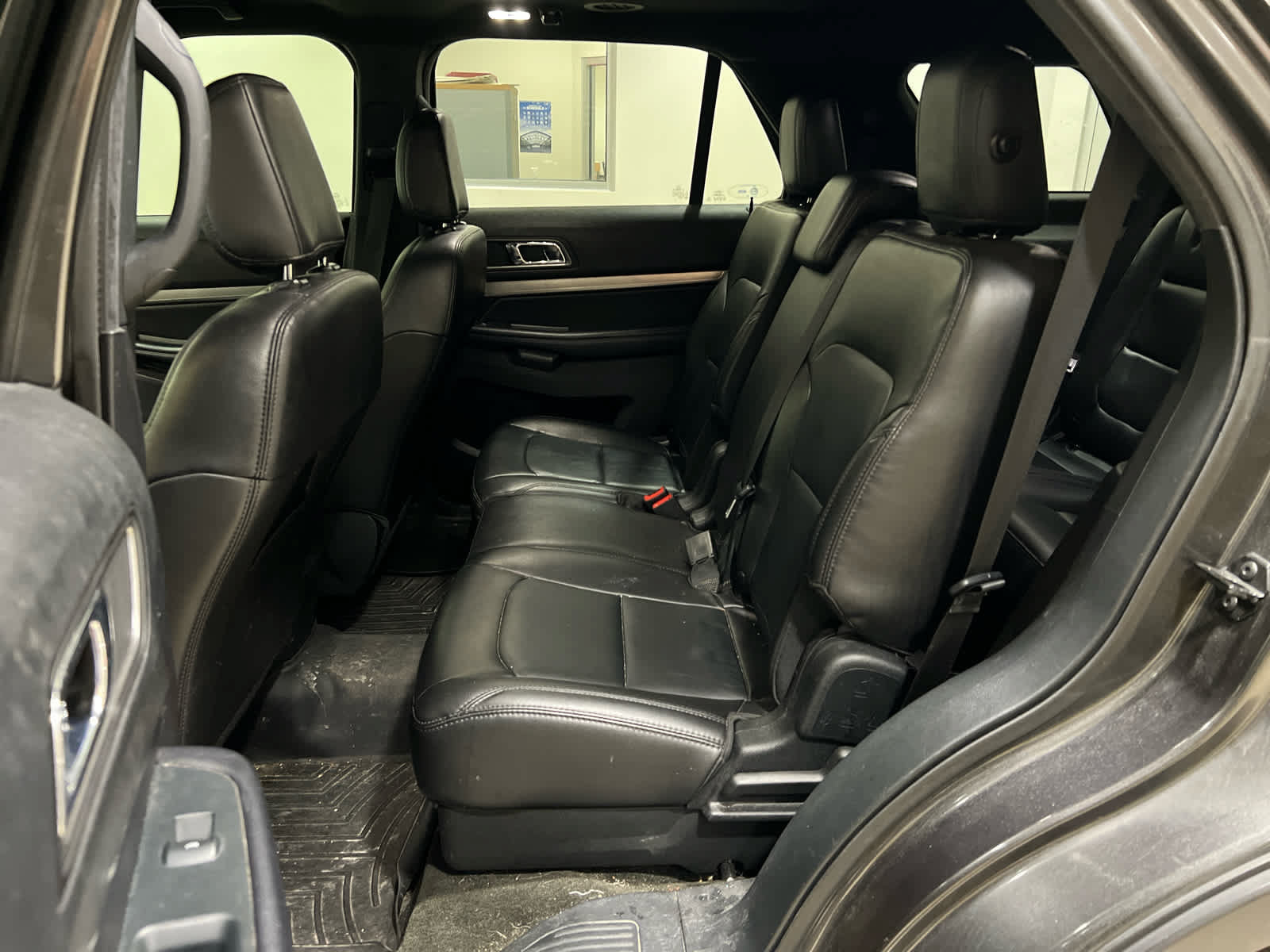 Used 2018 Ford Explorer XLT w/ Equipment Group 202A AWD/4WD image 10
