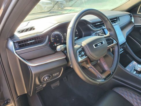 Used 2025 Jeep Grand Cherokee Summit w/ Obsidian Package AWD/4WD image 14