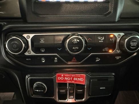 Used 2019 Jeep Wrangler Unlimited Sport S AWD/4WD image 46
