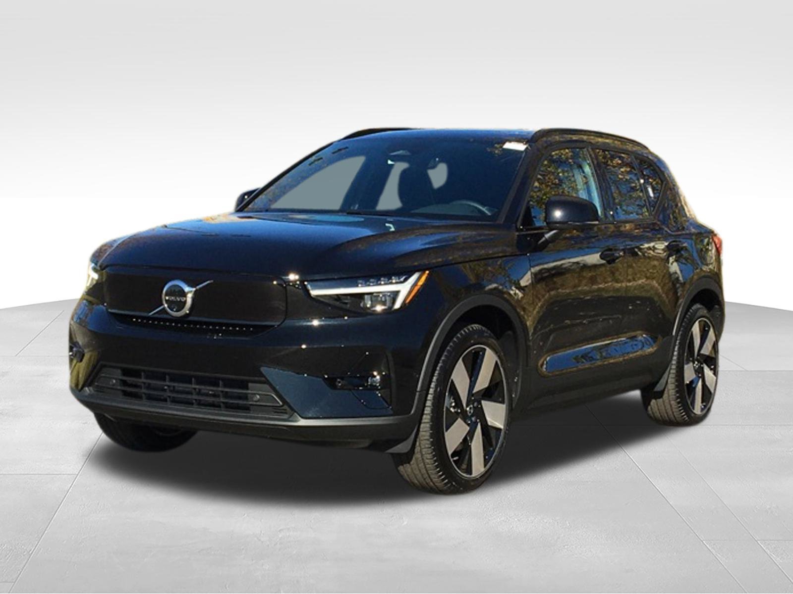 New 2024 Volvo XC40 Recharge Plus w/ Protection Package Premier RWD image 2