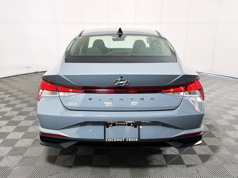 Used 2023 Hyundai Elantra SEL FWD image 4