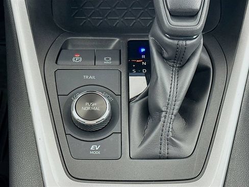 Used 2024 Toyota RAV4 LE AWD/4WD image 10