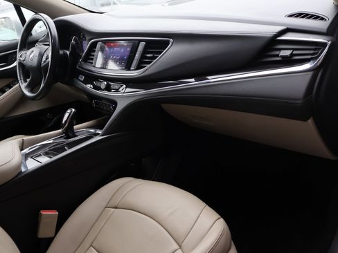 Used 2020 Buick Enclave Essence image 10