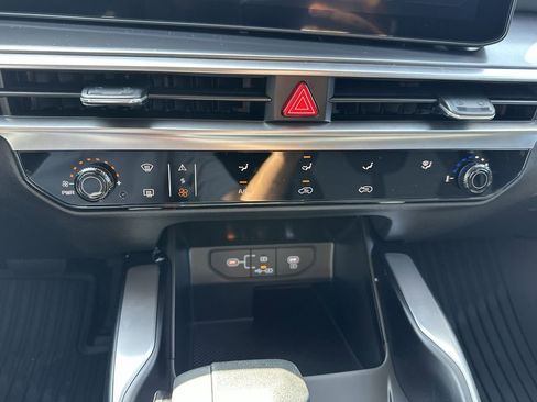 Used 2025 Kia Sorento LX image 21