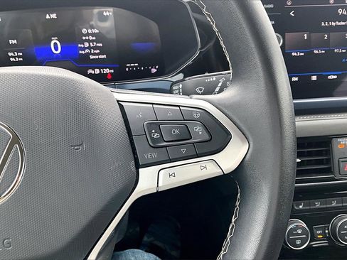 Used 2024 Volkswagen Taos SE image 19