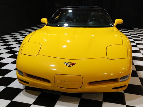 Used 2000 Chevrolet Corvette Coupe w/ Memory Pkg RWD image 16