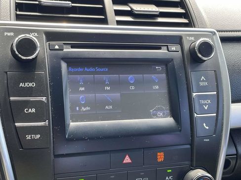 Used 2016 Toyota Camry SE FWD image 35
