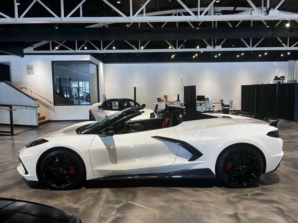 Used 2021 Chevrolet Corvette Stingray Premium Conv w/ Z51 Performance Package RWD image 3