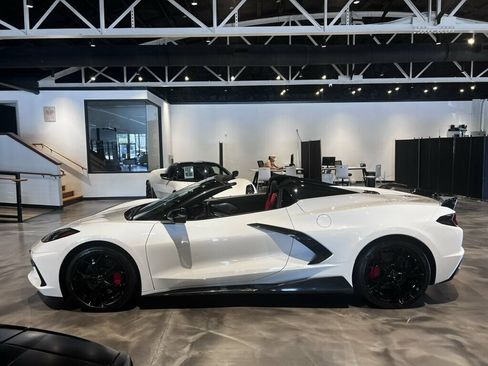 Used 2021 Chevrolet Corvette Stingray Premium Conv w/ Z51 Performance Package RWD image 3