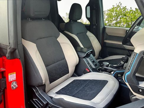 Used 2023 Ford Bronco Wildtrak image 5