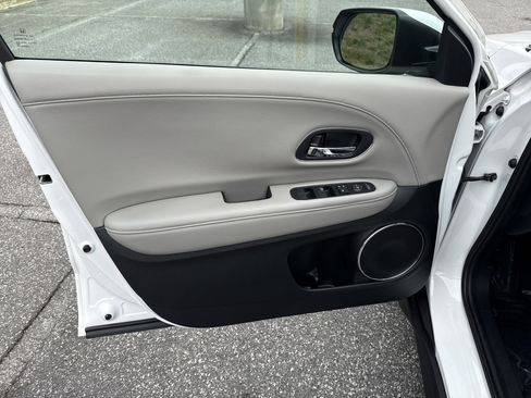 Used 2021 Honda HR-V EX-L image 14