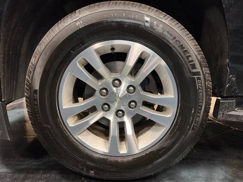 Used 2019 Chevrolet Suburban LS image 27