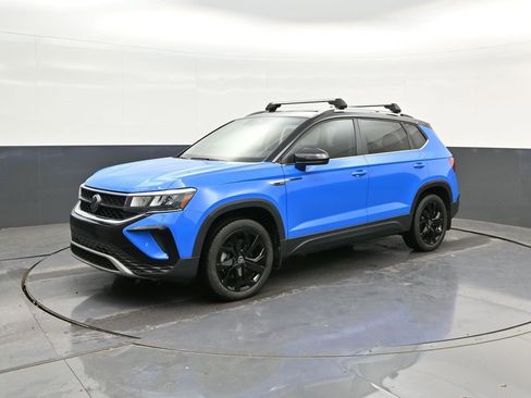 Used 2024 Volkswagen Taos SE w/ Panoramic Sunroof Package image 32