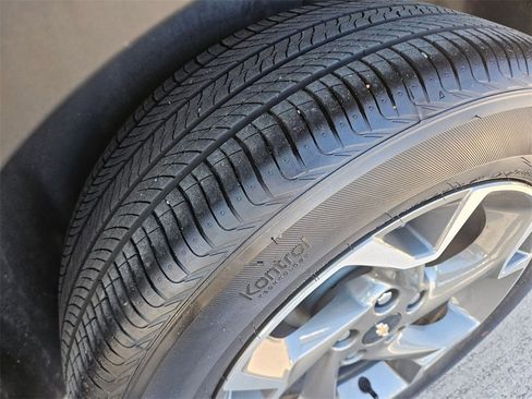 Used 2025 Chevrolet Trax LT w/ LT Convenience Package image 29