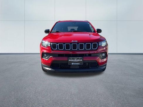 Used 2024 Jeep Compass Latitude image 3